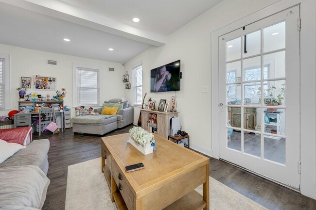 Photo - 632 Chase Ave