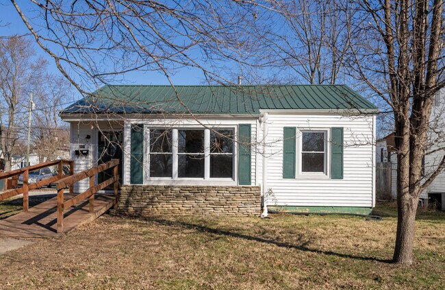 Photo - 301 8th St House