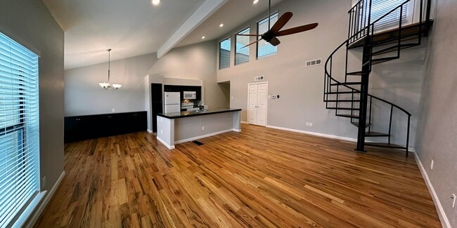 Building Photo - 6723 Eastridge Dr