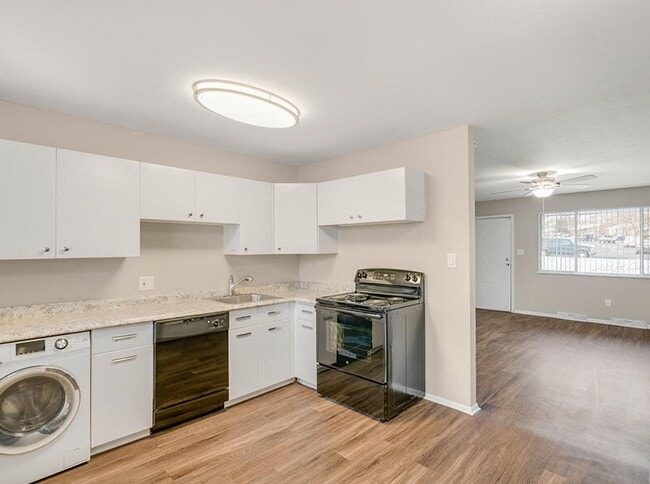 Building Photo - Bella Vista