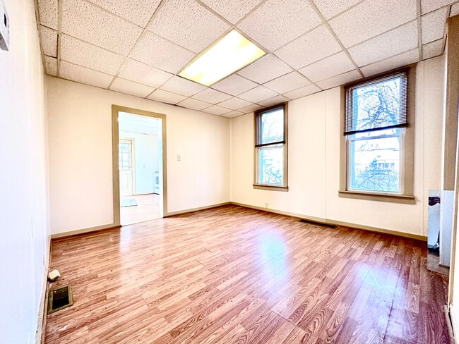 Photo - 8 W Lutton St