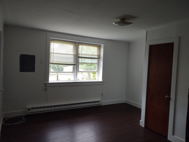 31 Wing Ave Unit C3