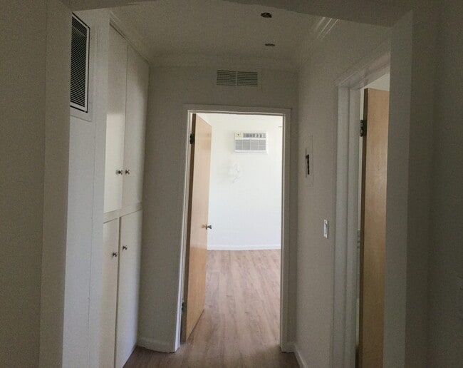 Photo - 942 N Gardner St