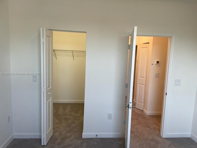 Photo - 945 NE 211th St