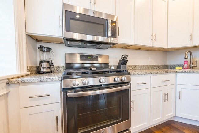 Photo - Luxurious 3-bed, 4-bath Newton Townhouse