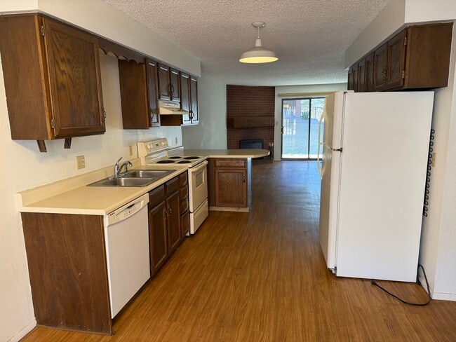 Photo - 2932 Holly Ave