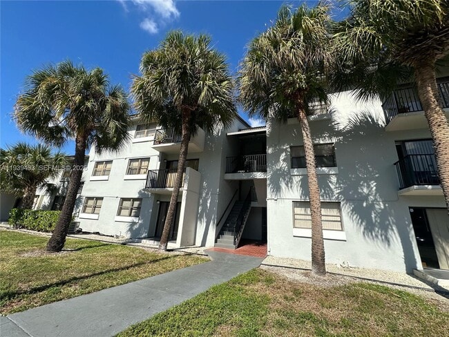 Building Photo - 7195 NW 179th St Unit 209