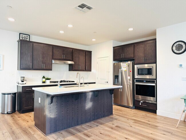 Photo - 857 Barney Cmn