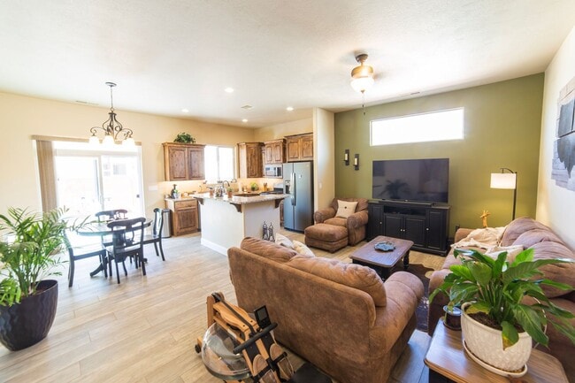 Photo - 2565 W 245 N
