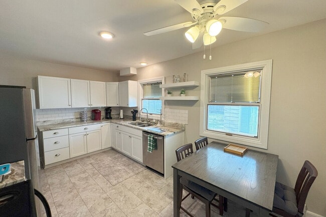 Photo - 810 E Pershing St Unit ID1296542P