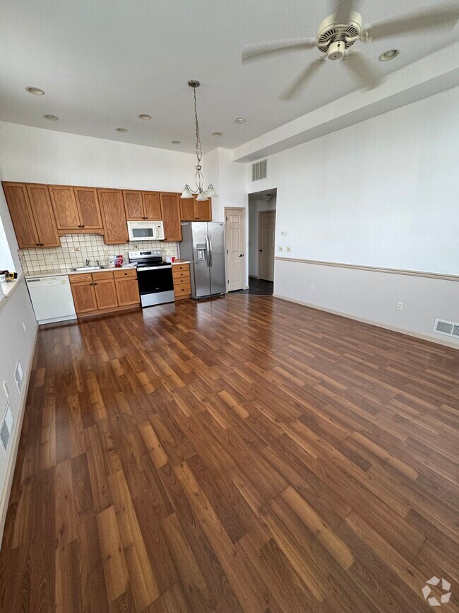 Building Photo - 34 E Washington St Unit 9 Rental