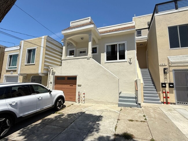 Building Photo - House for rent, Updated 4BR+2 extra BR/Den/Offices/Family Rooms & 3BA in Ingleside!