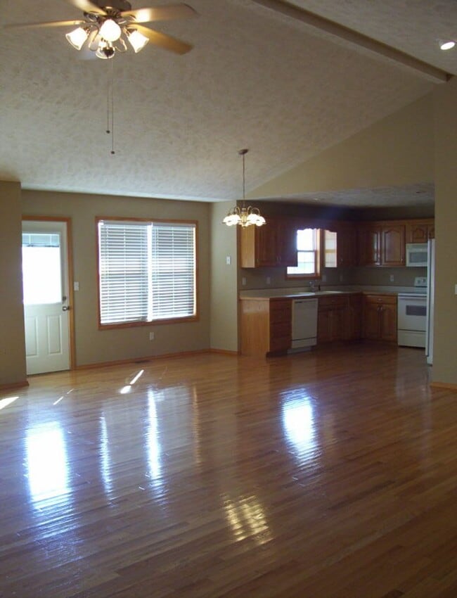Photo - 204 W Wilson St