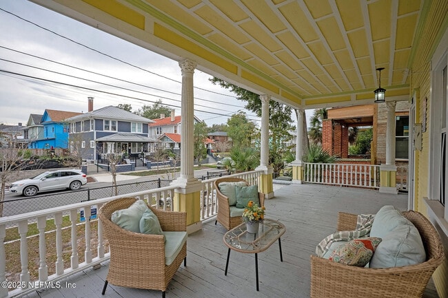 Photo - 343 7th St W