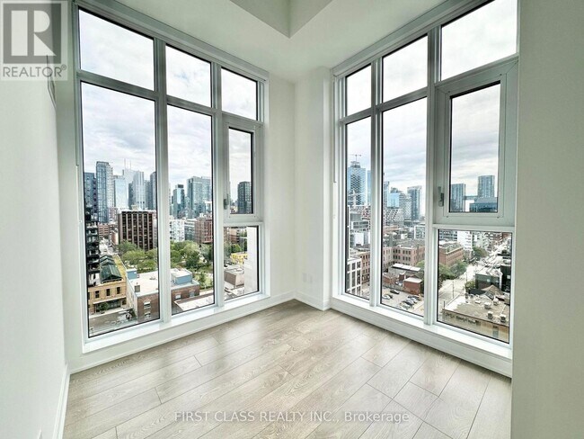 Photo - 543 Richmond St W Unit LPH09