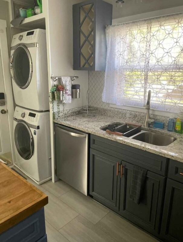 Photo - 1042 Interurban Ave