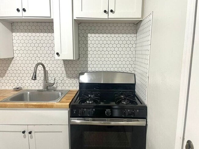 Photo - Modern 1 bedroom with yard!