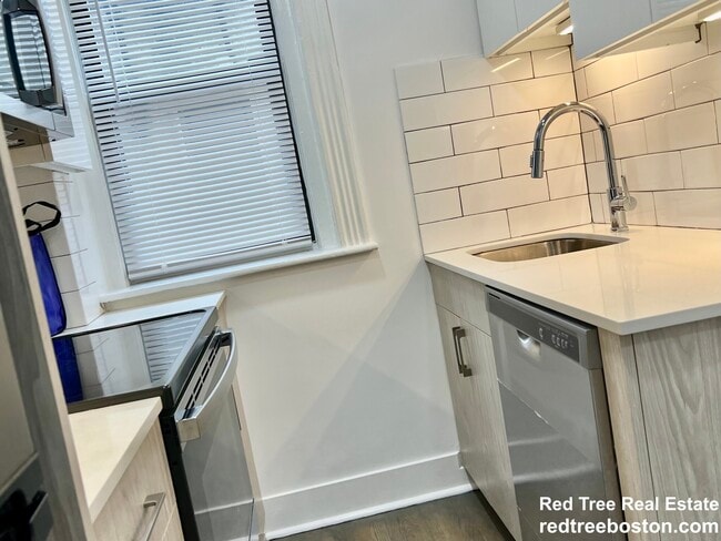 11 Peterborough St Unit 18