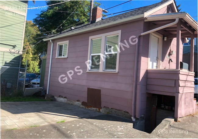 Building Photo - 5236 1/2 11th Avenue NE- Rental