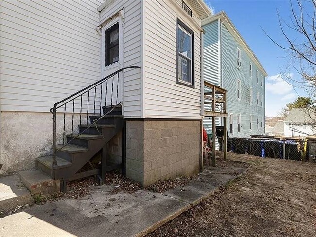 22 Montgomery St