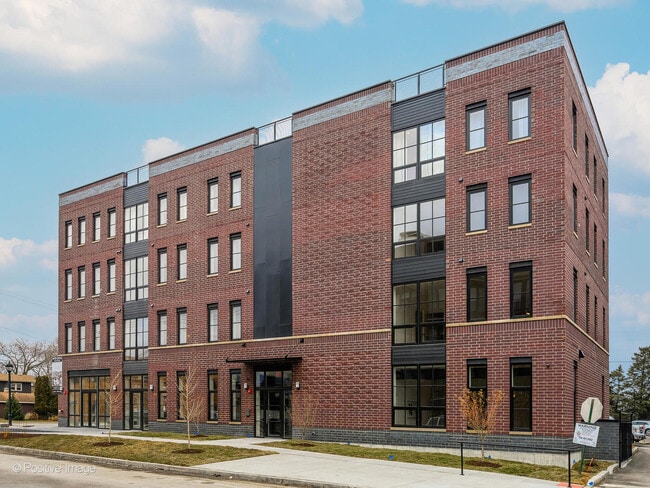 Building Photo - 2801 N Thatcher Ave Unit 205 Rental