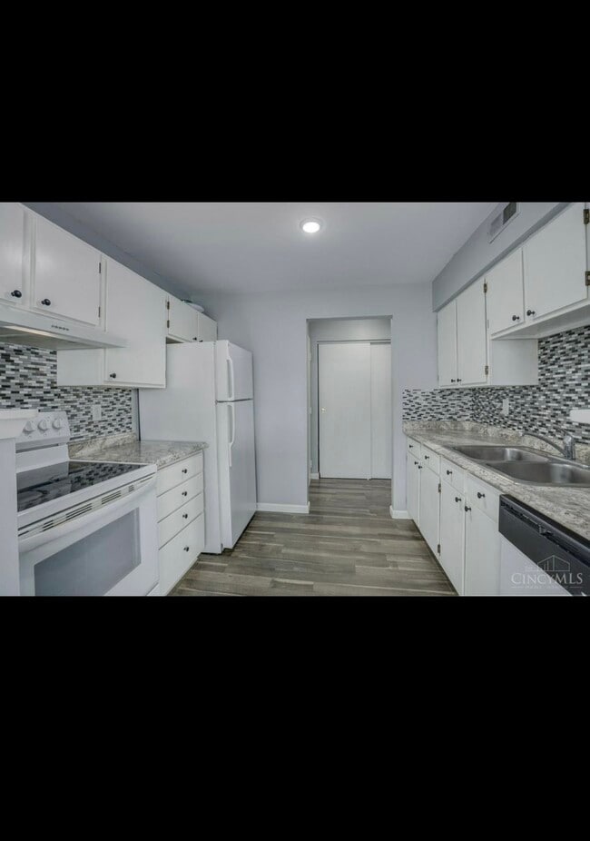 Photo - 3921 Mack Rd
