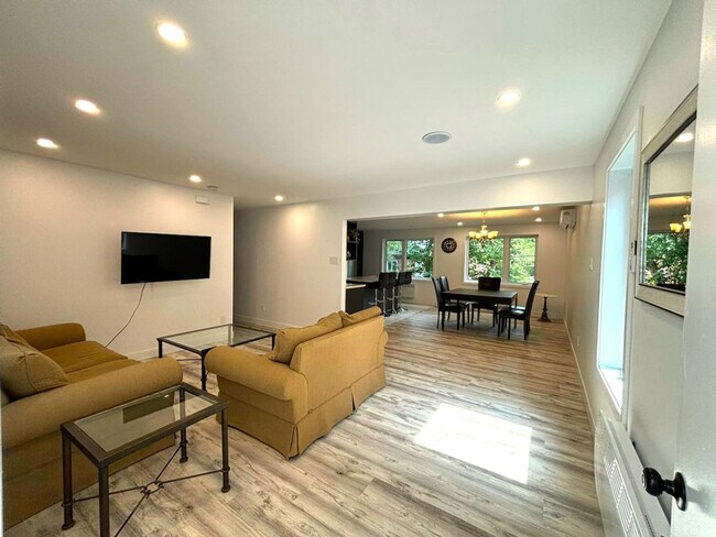 Photo - 2698 Chem. Bedford Unit ID1061557P