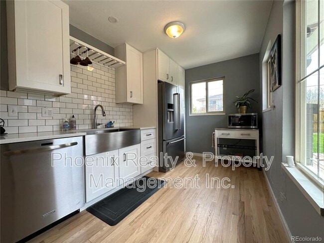 Photo - 4000 Darley Ave