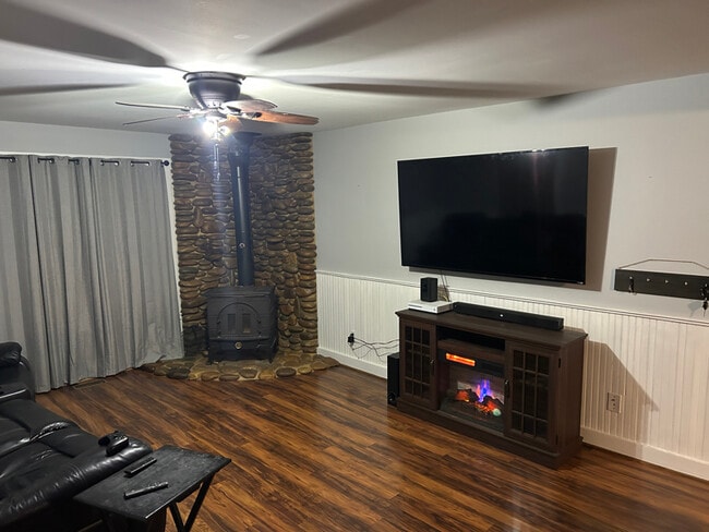 Photo - 645 Millbridge Rd