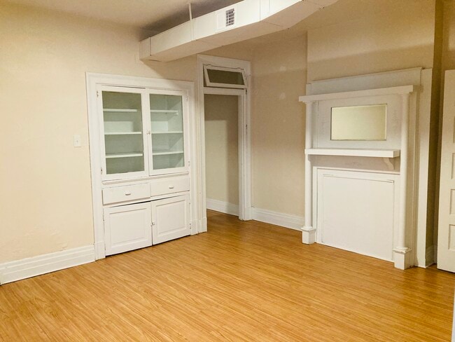 Building Photo - 1630 Lowrie St Unit 3