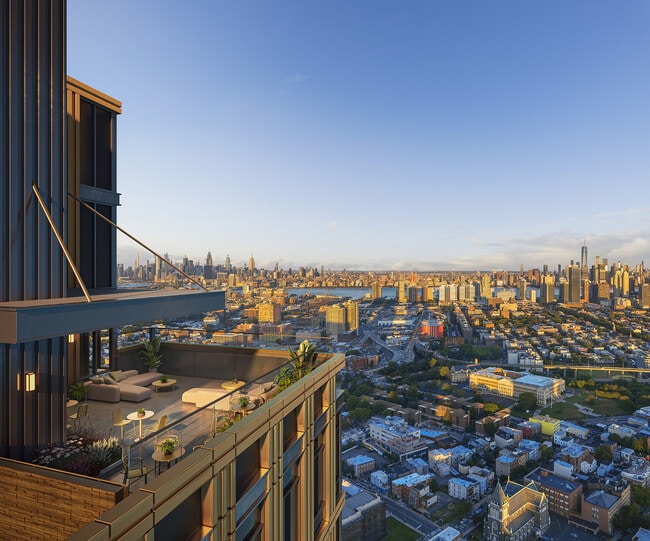 Rooftop Deck - 505 Summit