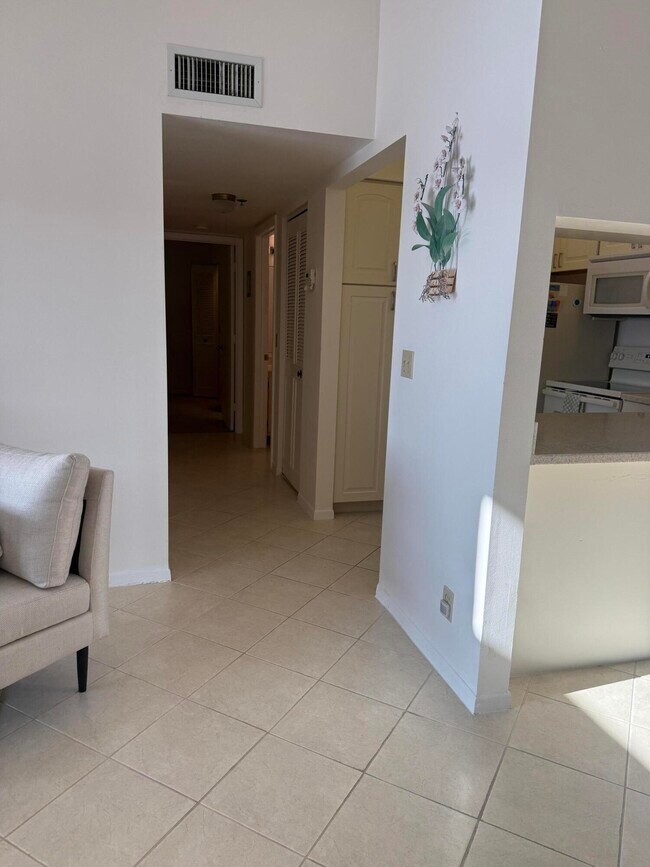 4468 NE Ocean Blvd Unidad F3