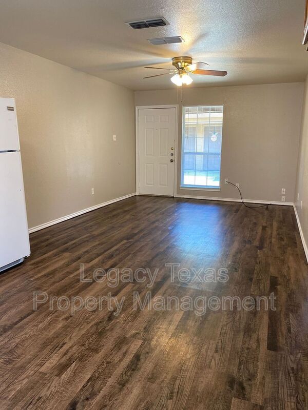 Photo - 705 Miracle Ln Unidad A
