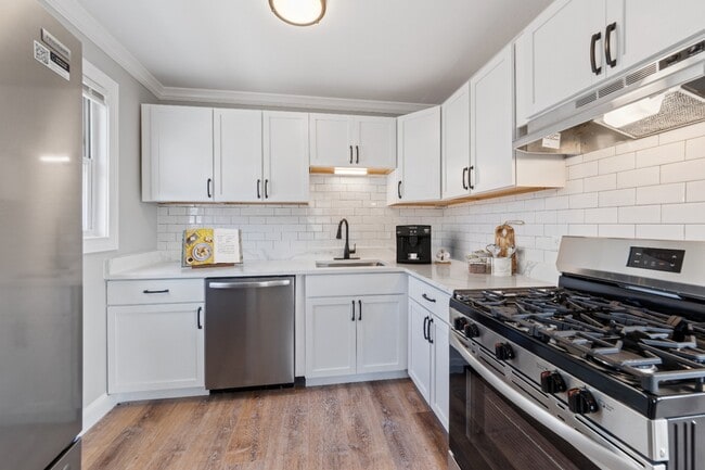 Recently Rehabbed 1-Bedroom in Lake Bluff | Pet Friendly + Prime Location
