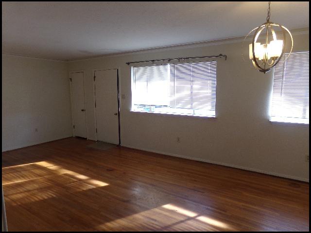 Photo - 408 Pickwick Ln