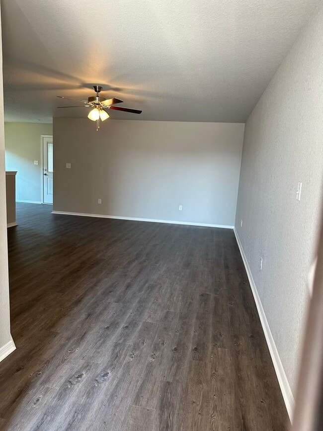 Photo - 205 Logan Dr