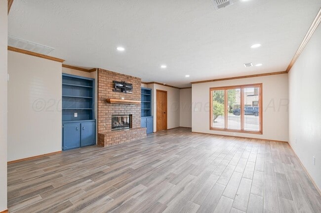 3456 Gladstone Ln