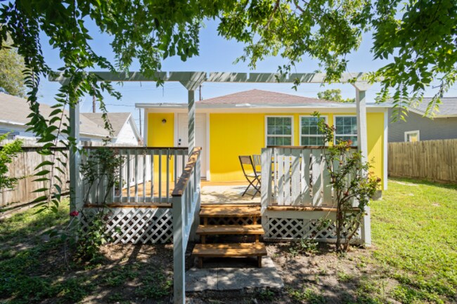 Photo - 921 Elizabeth St