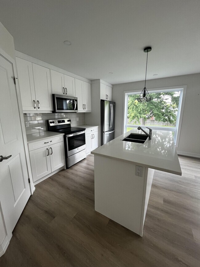 Photo - 2392 Boswell St