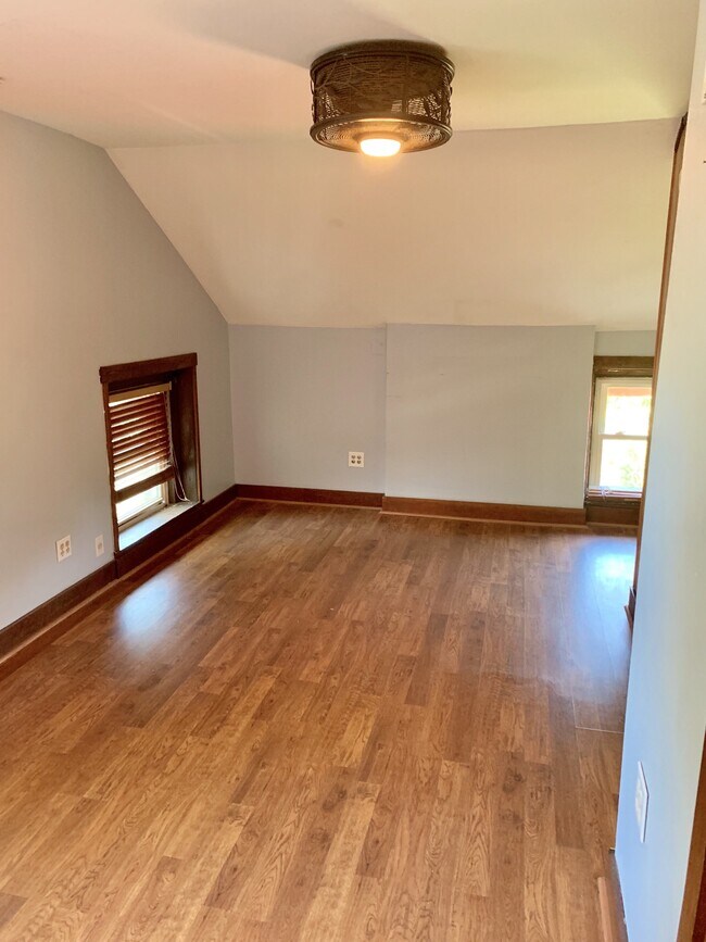 Very large bedroom - 1210 S Floyd Townhome