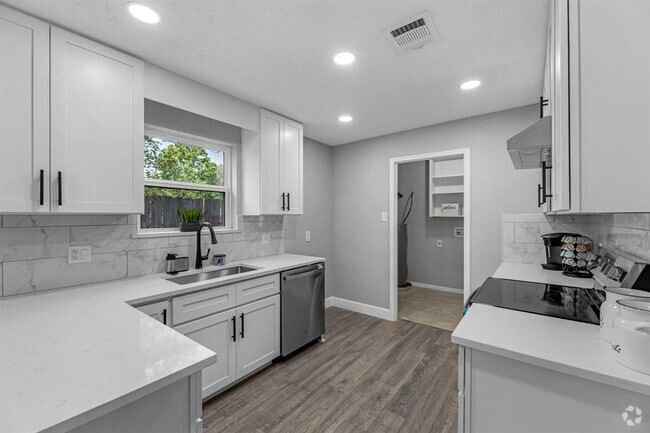 Building Photo - 13607 Salisbury Dr Rental