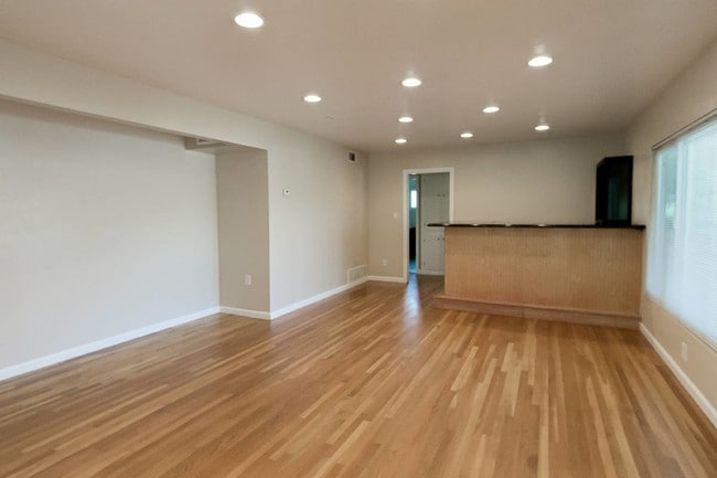 Bar - 5227 E Falls View Dr