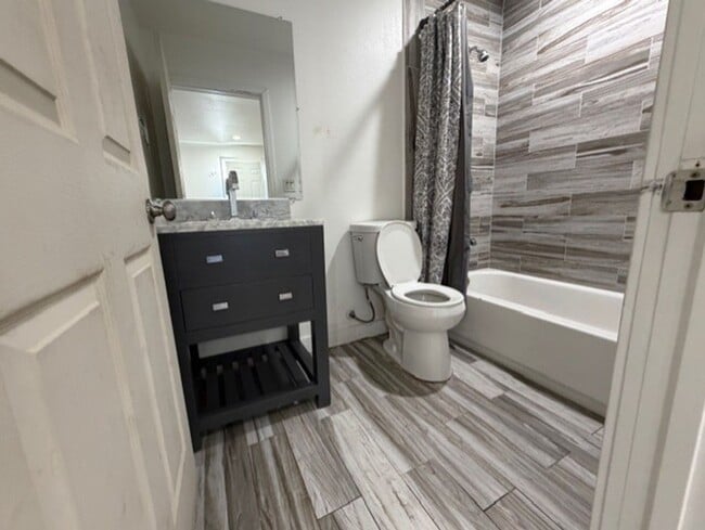 Photo - 3320 W 66th St Unidad 1