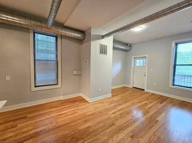 Photo - 1415 W Erie St