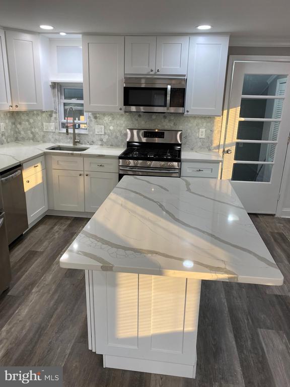 Photo - 404 Abbott Rd