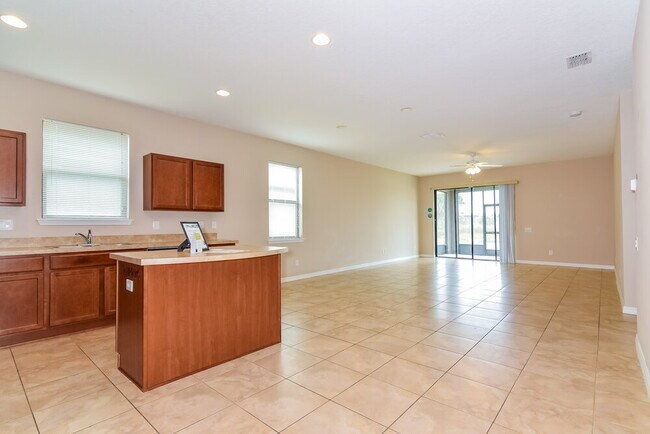 10615 55th Ct E