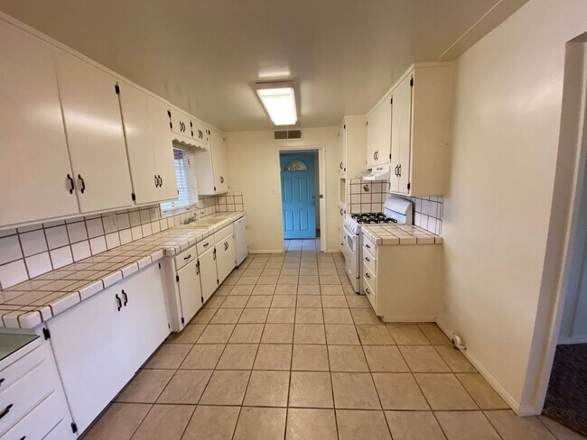 Photo - Home in Tulare for Rent!