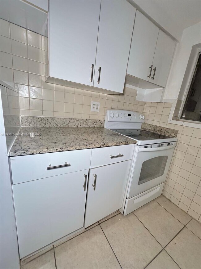 Photo - 7629 Dickens Ave Unit 8