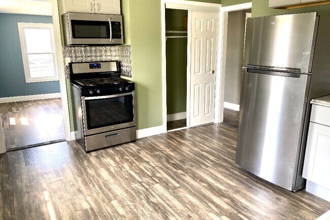 Kitchen - 25 6th St Unit 25B
