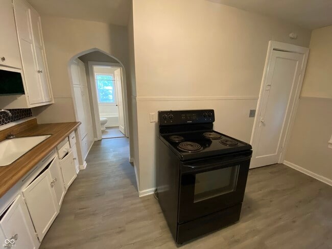Photo - 1464 N Gladstone Ave